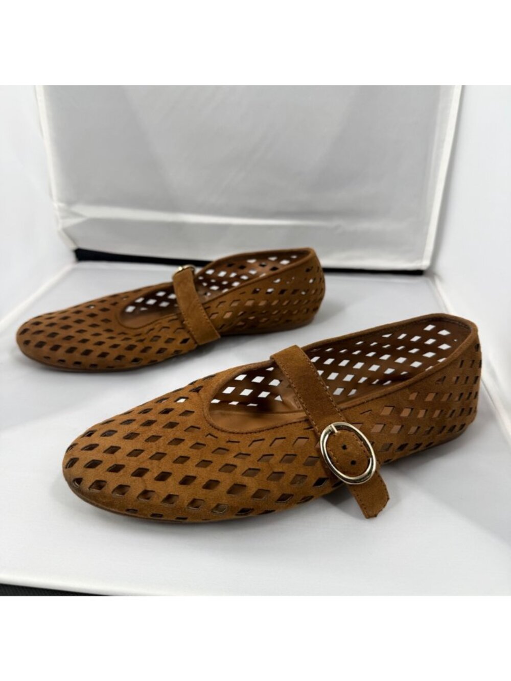 Womens Brown Cutout Mary Jane Flats Size 7.5 Textile Upper With Buckle Strap - Picture 2 of 7